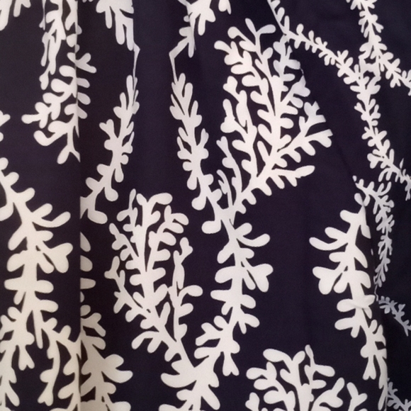 Crown & Ivy Printed Vines Blouse - Picture 8 of 12
